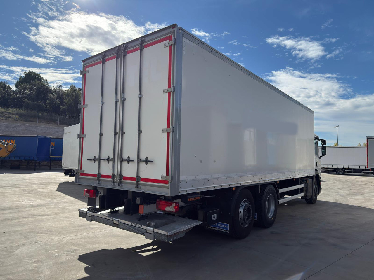 SCANIA P360 E6 (VAN) - Lastbil med skåp: bild 4 SCANIA P360 E6 (VAN) - Lastbil med skåp: bild 4