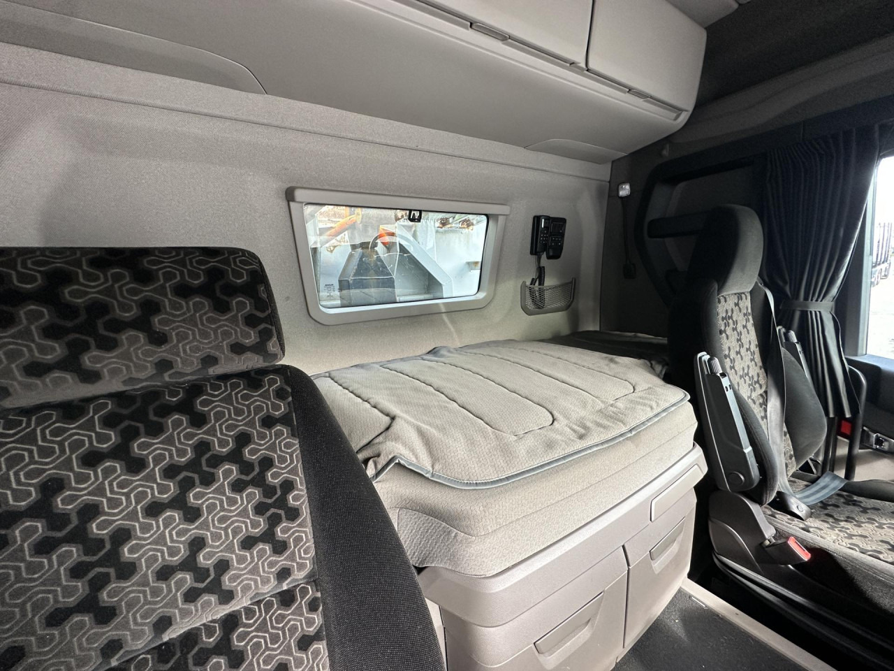 SCANIA R 450 B6x4HA - Containerbil/ Växelflak lastbil: bild 4 SCANIA R 450 B6x4HA - Containerbil/ Växelflak lastbil: bild 4