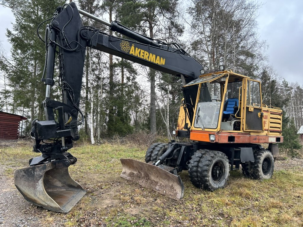 Åkerman H7 Mc - Grävmaskin på däck: bild 2 Åkerman H7 Mc - Grävmaskin på däck: bild 2