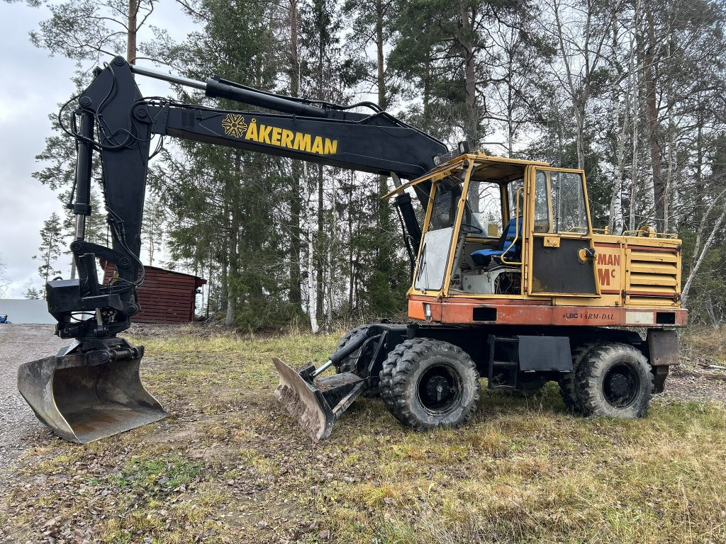 Åkerman H7 Mc - Grävmaskin på däck: bild 1 Åkerman H7 Mc - Grävmaskin på däck: bild 1