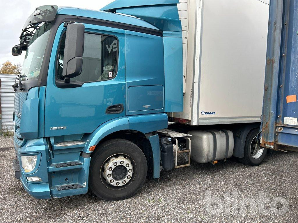 MERCEDES-BENZ 963-4-A - Krone SD - Dragbil, Kyl/ Frys semitrailer: bild 5 MERCEDES-BENZ 963-4-A - Krone SD - Dragbil, Kyl/ Frys semitrailer: bild 5