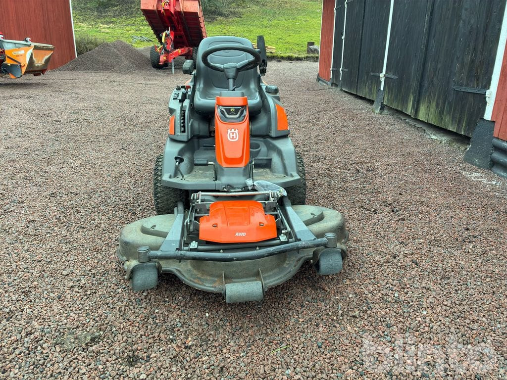 Husqvarna R 420TsX AWD - Gräsklippare: bild 2 Husqvarna R 420TsX AWD - Gräsklippare: bild 2