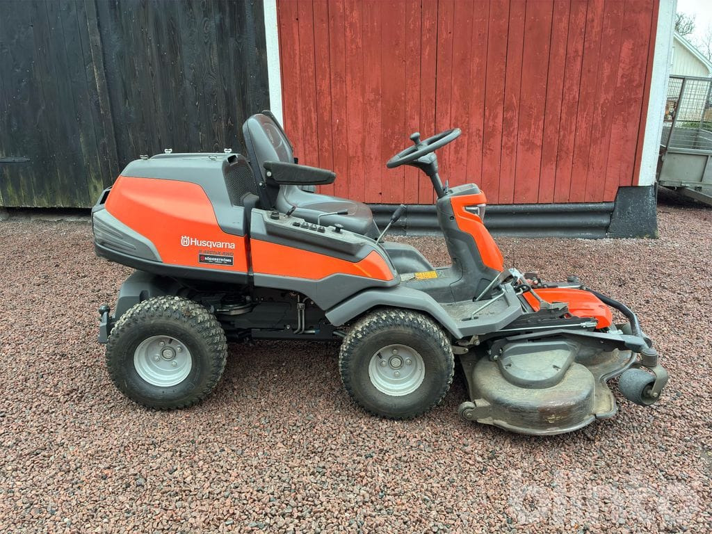Husqvarna R 420TsX AWD - Gräsklippare: bild 4 Husqvarna R 420TsX AWD - Gräsklippare: bild 4