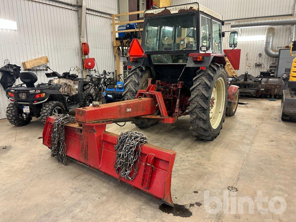 INTERNATIONAL 584 - Traktor: bild 4 INTERNATIONAL 584 - Traktor: bild 4