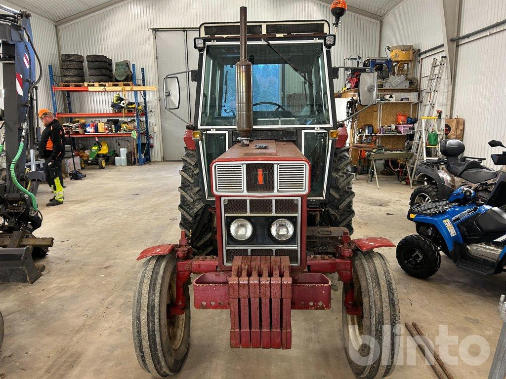 INTERNATIONAL 584 - Traktor: bild 2 INTERNATIONAL 584 - Traktor: bild 2