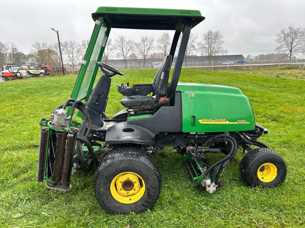 John Deere 3235C - Gräsklippare: bild 2 John Deere 3235C - Gräsklippare: bild 2