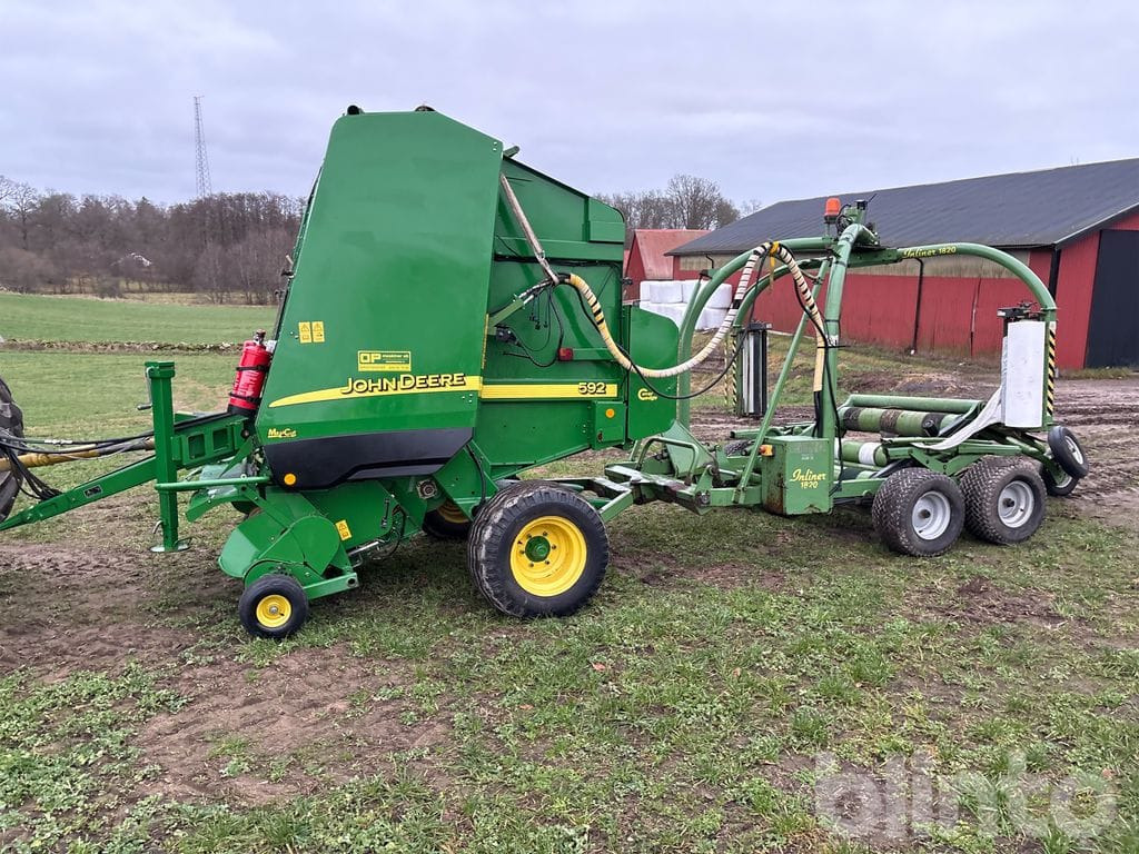 John Deere 592 / Elho inliner 1820 - Rundbalspress: bild 2 John Deere 592 / Elho inliner 1820 - Rundbalspress: bild 2