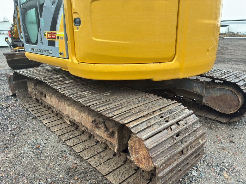 Bandgrävare New Holland Kobelco E135BSR-2: bild 38