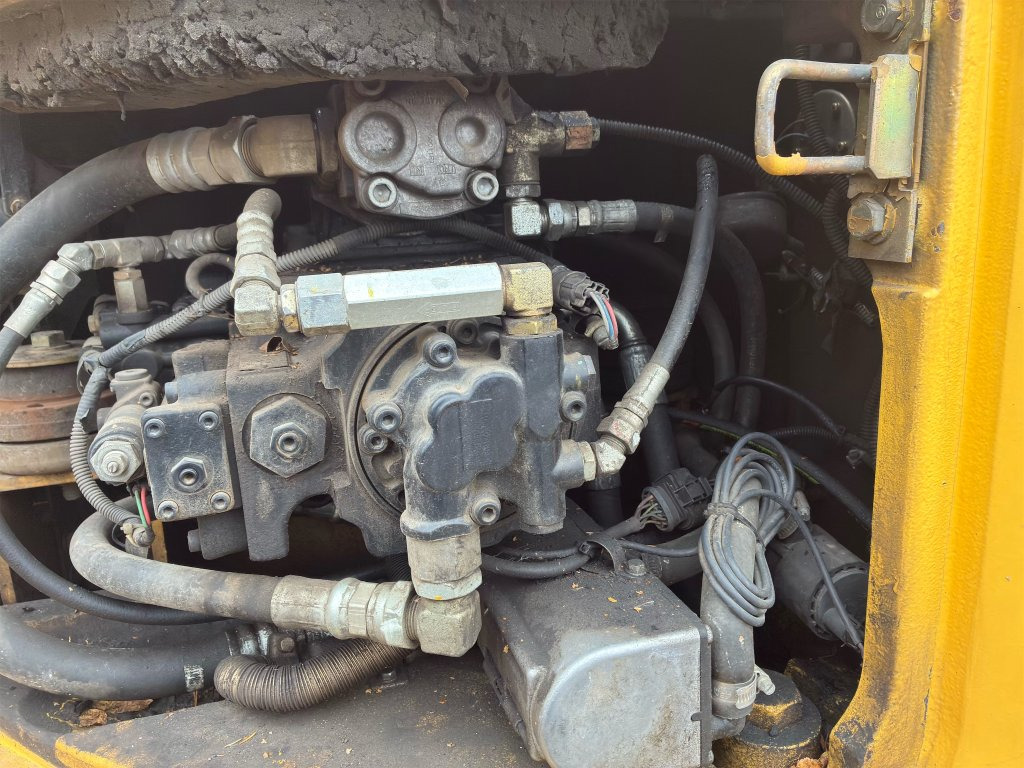 Bandgrävare New Holland Kobelco E135BSR-2: bild 33