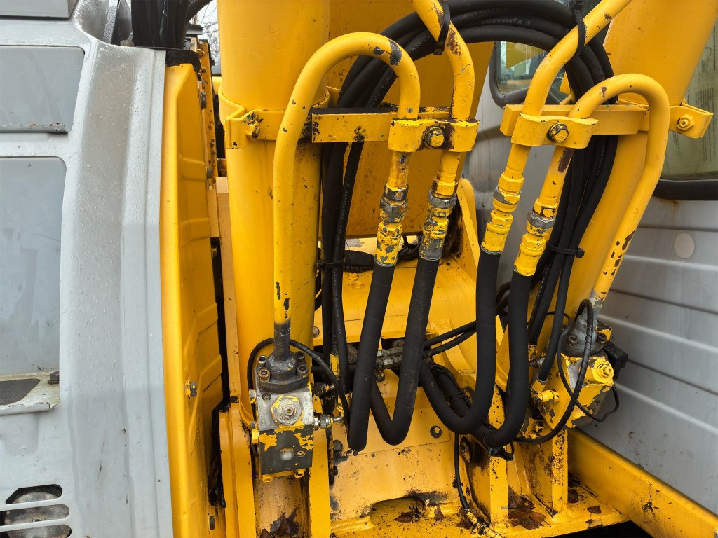 Bandgrävare New Holland Kobelco E135BSR-2: bild 21