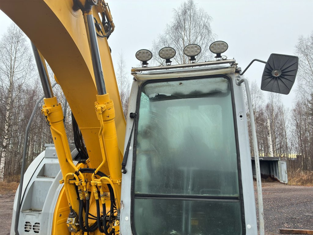 Bandgrävare New Holland Kobelco E135BSR-2: bild 15