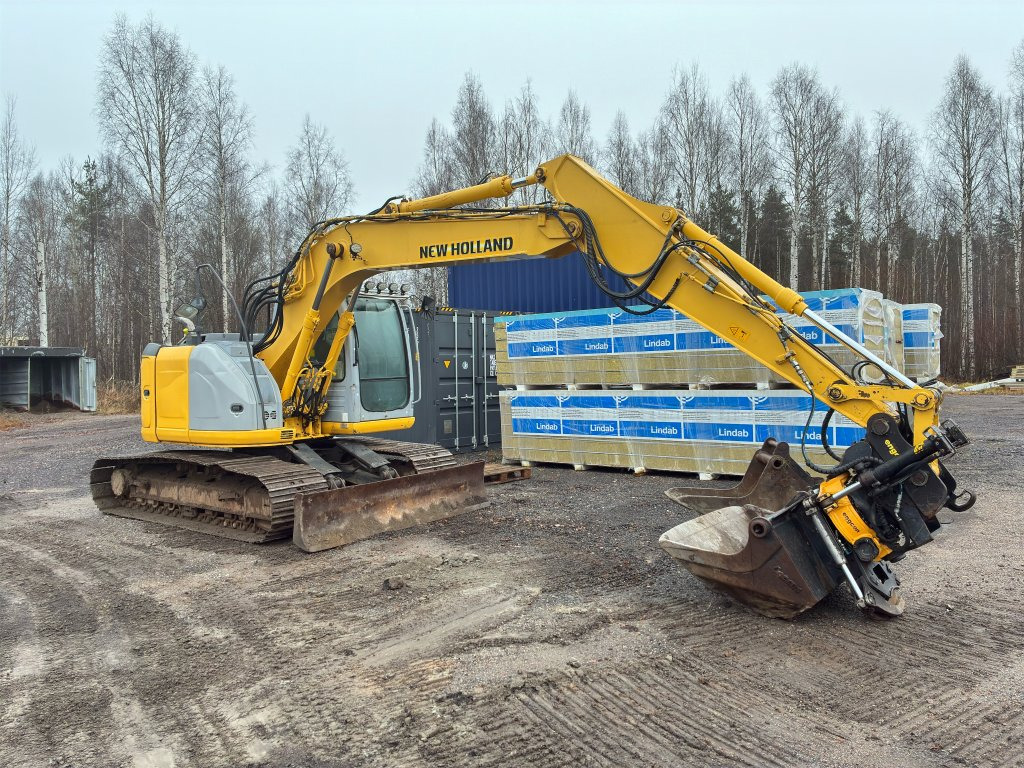 New Holland Kobelco E135BSR-2 - Bandgrävare: bild 3 New Holland Kobelco E135BSR-2 - Bandgrävare: bild 3