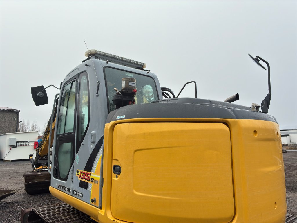 Bandgrävare New Holland Kobelco E135BSR-2: bild 39