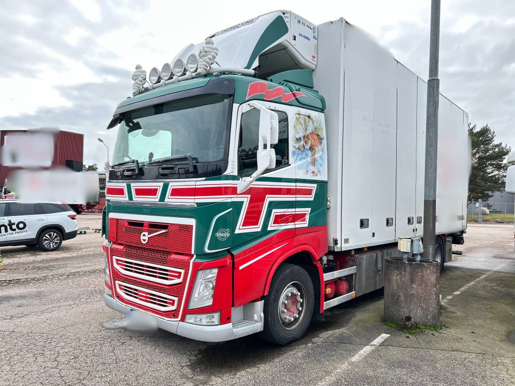 Skåpbil Volvo FH bussbyggskåp med kylaggregat - Kylbil lastbil: bild 1 Skåpbil Volvo FH bussbyggskåp med kylaggregat - Kylbil lastbil: bild 1
