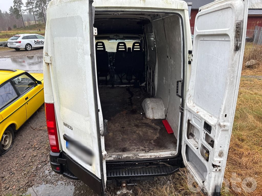 Transportbil IVECO DAILY 35C15: bild 30