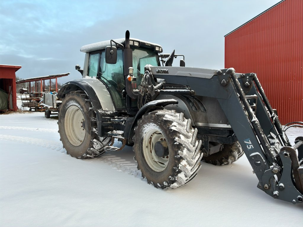 VALTRA T202 med lastare - Traktor: bild 3 VALTRA T202 med lastare - Traktor: bild 3
