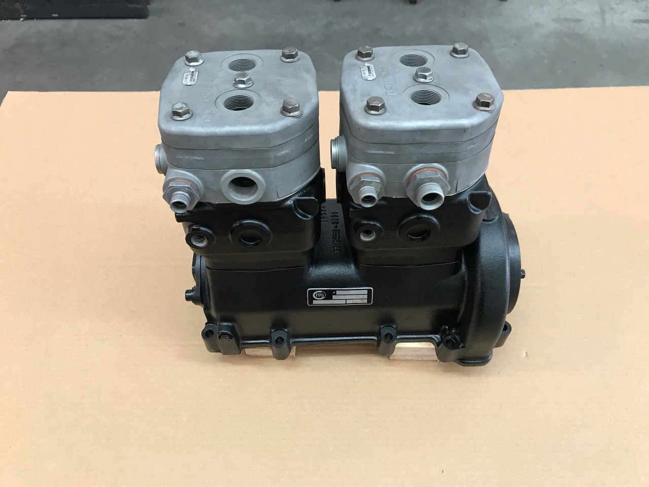 COMPRESSORE ARIA BICILINDRICO RAFFREDDATO AD ACQUA - MAN 51541007190 - Luftkompressor: bild 1 COMPRESSORE ARIA BICILINDRICO RAFFREDDATO AD ACQUA - MAN 51541007190 - Luftkompressor: bild 1