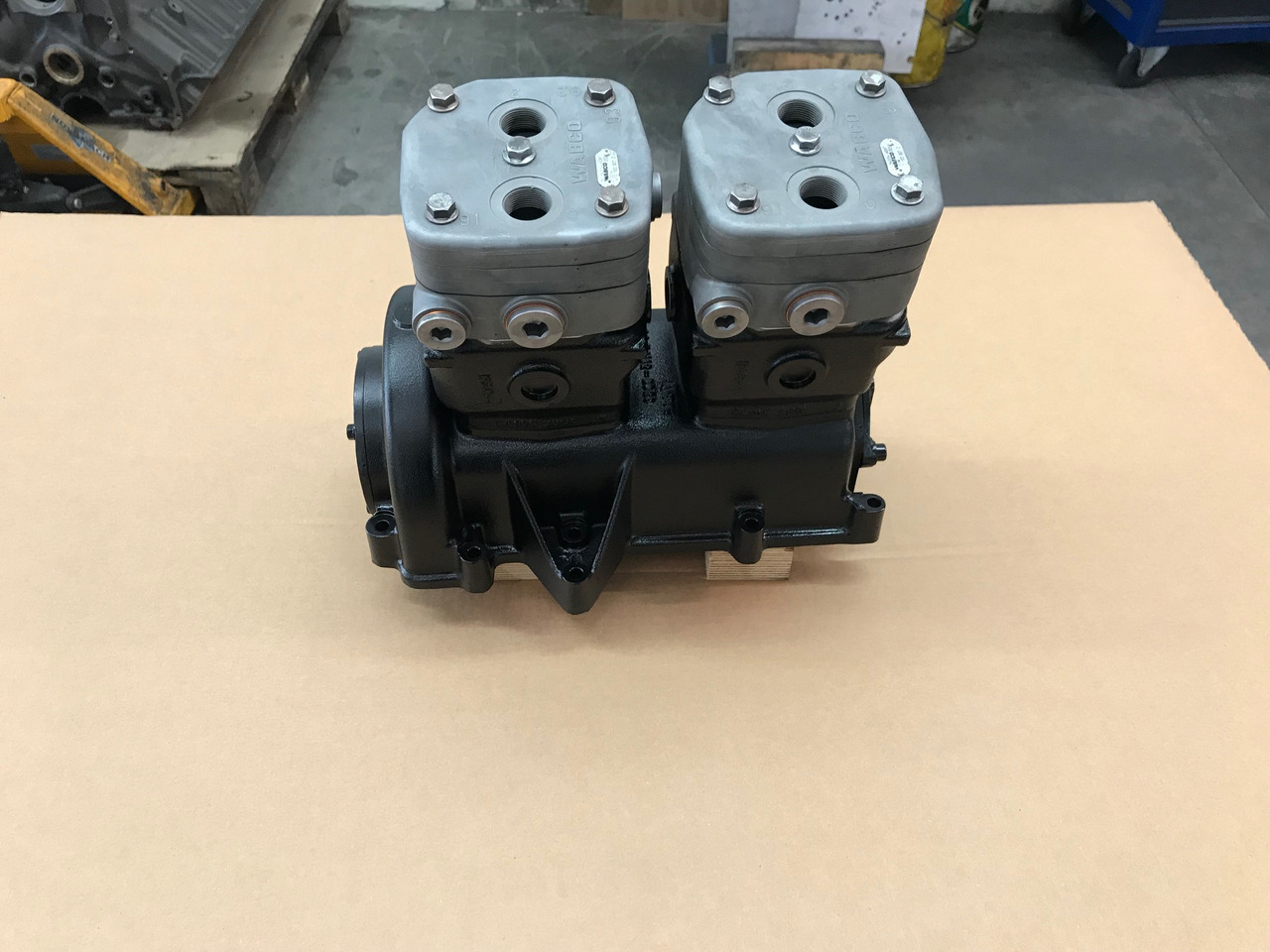 COMPRESSORE ARIA BICILINDRICO RAFFREDDATO AD ACQUA - MAN 51541007190 - Luftkompressor: bild 3 COMPRESSORE ARIA BICILINDRICO RAFFREDDATO AD ACQUA - MAN 51541007190 - Luftkompressor: bild 3