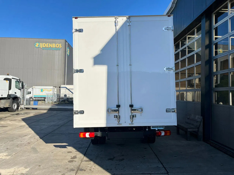Mercedes-Benz Accelo 915 4x2 Closed Cargo Truck - Lastbil med skåp: bild 5 Mercedes-Benz Accelo 915 4x2 Closed Cargo Truck - Lastbil med skåp: bild 5