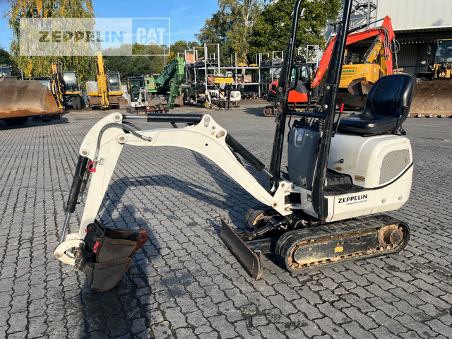 Cat 300.9D - Minigrävmaskin: bild 1 Cat 300.9D - Minigrävmaskin: bild 1