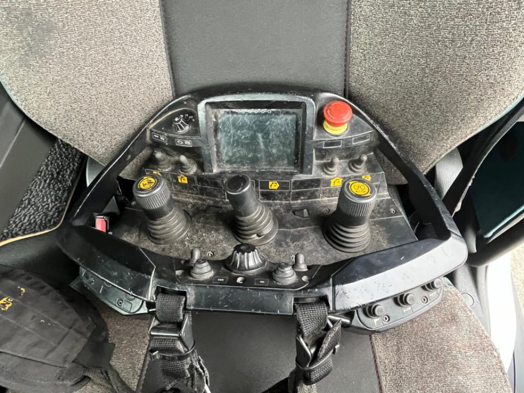 VOLVO (S) Truck FM 420 6x2 Pritsche Heckkran 27m t,Funk,Jib ,E6 - Flakbil, Kranbil: bild 2 VOLVO (S) Truck FM 420 6x2 Pritsche Heckkran 27m t,Funk,Jib ,E6 - Flakbil, Kranbil: bild 2