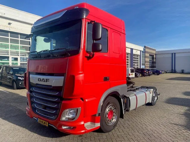 DAF XF 480 vollucht, low deck,met hefschotel, space cab, automaat, nieuwe apk......... - Dragbil: bild 1 DAF XF 480 vollucht, low deck,met hefschotel, space cab, automaat, nieuwe apk......... - Dragbil: bild 1
