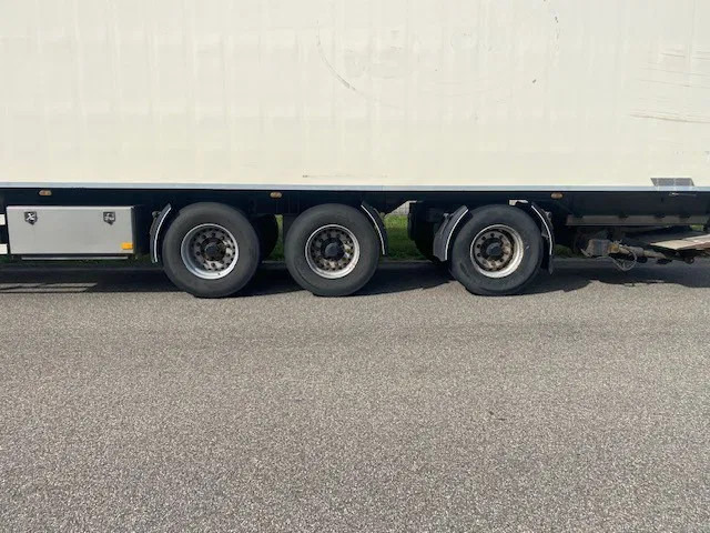 Van Eck koelvries 3 asser stuuras,met carrier vector koelmotor, apk gekeurd - Kyl/ Frys semitrailer: bild 5 Van Eck koelvries 3 asser stuuras,met carrier vector koelmotor, apk gekeurd - Kyl/ Frys semitrailer: bild 5