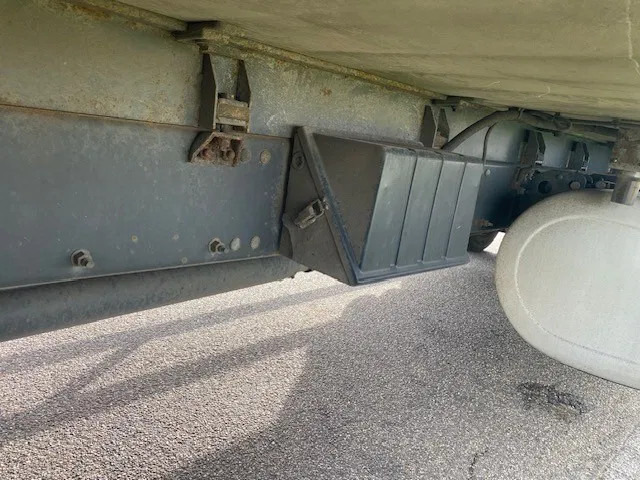 Volvo FM 330 koel vries 2 temperaturen ,CARRIER,met tussenwand, zijdeur en laadklep - Kylbil lastbil: bild 5 Volvo FM 330 koel vries 2 temperaturen ,CARRIER,met tussenwand, zijdeur en laadklep - Kylbil lastbil: bild 5