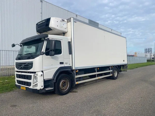 Volvo FM 330 koel vries 2 temperaturen ,CARRIER,met tussenwand, zijdeur en laadklep - Kylbil lastbil: bild 1 Volvo FM 330 koel vries 2 temperaturen ,CARRIER,met tussenwand, zijdeur en laadklep - Kylbil lastbil: bild 1