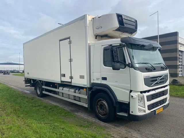 Volvo FM 330 koel vries 2 temperaturen ,CARRIER,met tussenwand, zijdeur en laadklep - Kylbil lastbil: bild 2 Volvo FM 330 koel vries 2 temperaturen ,CARRIER,met tussenwand, zijdeur en laadklep - Kylbil lastbil: bild 2