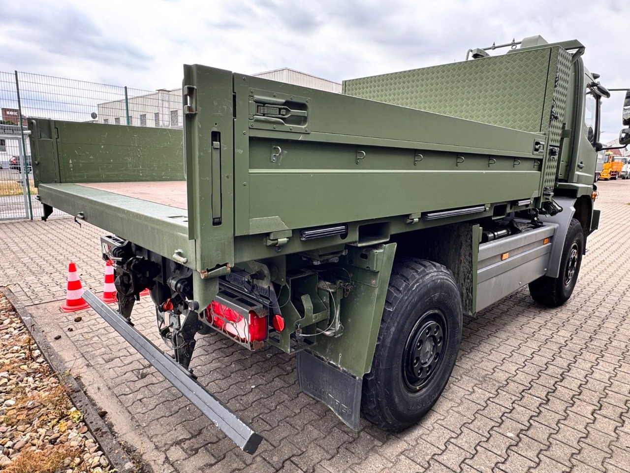 Mercedes-Benz 1018 Atego 4x4 Allrad   Camper Expedition - Containerbil/ Växelflak lastbil: bild 4 Mercedes-Benz 1018 Atego 4x4 Allrad   Camper Expedition - Containerbil/ Växelflak lastbil: bild 4