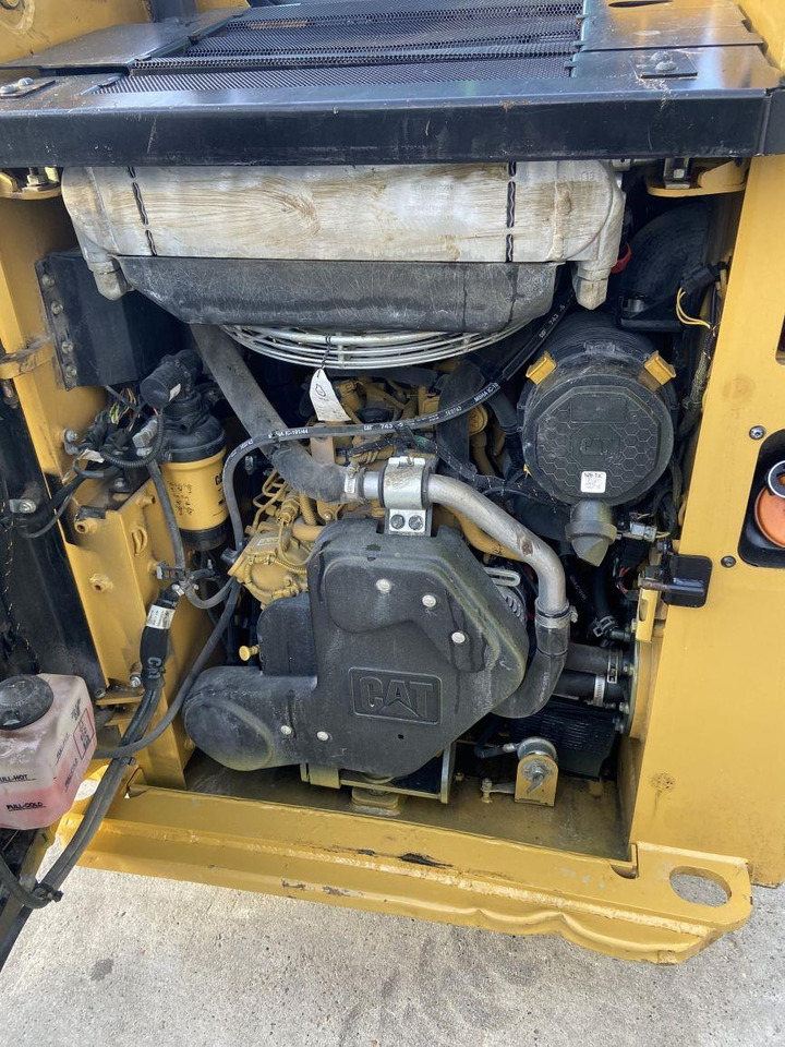 CAT 226 D3 (5867)  - Kompaktlastare/ Slirstyrda lastare: bild 5 CAT 226 D3 (5867)  - Kompaktlastare/ Slirstyrda lastare: bild 5