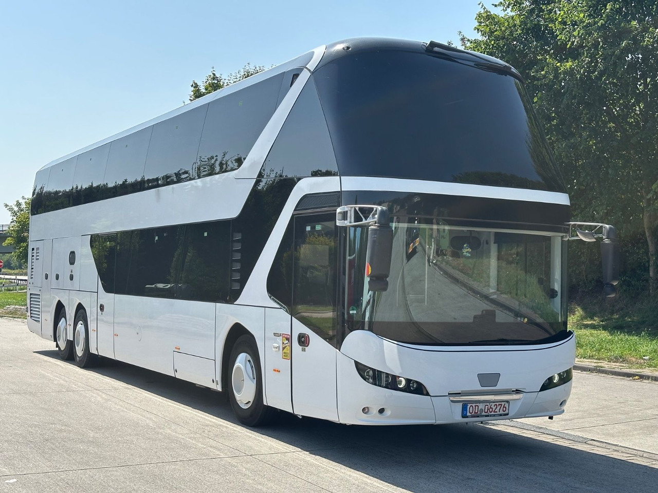 Neoplan P06 Skyliner L (83 Sitze*TOP*Motor Neu*Panorama) - Dubbeldäckare buss: bild 2 Neoplan P06 Skyliner L (83 Sitze*TOP*Motor Neu*Panorama) - Dubbeldäckare buss: bild 2