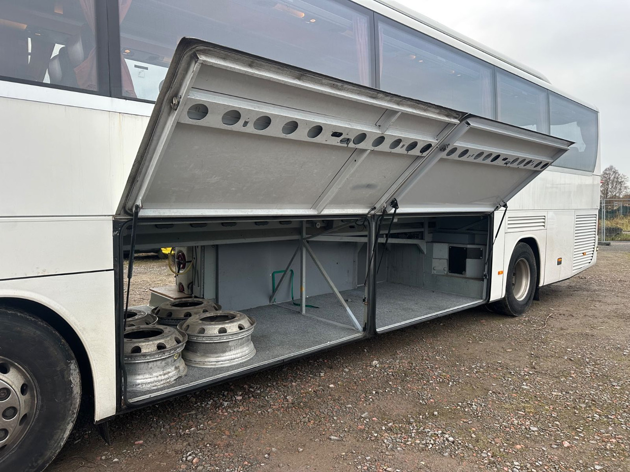 Setra S 415 GT-HD (Euro 4*Analog-Tacho) - Turistbuss: bild 4 Setra S 415 GT-HD (Euro 4*Analog-Tacho) - Turistbuss: bild 4